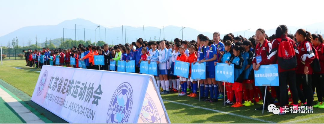 小镇足球比赛,小镇举行足球比赛