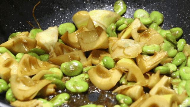 4岁孩子吃下两勺菜,4岁小孩吃下两勺菜