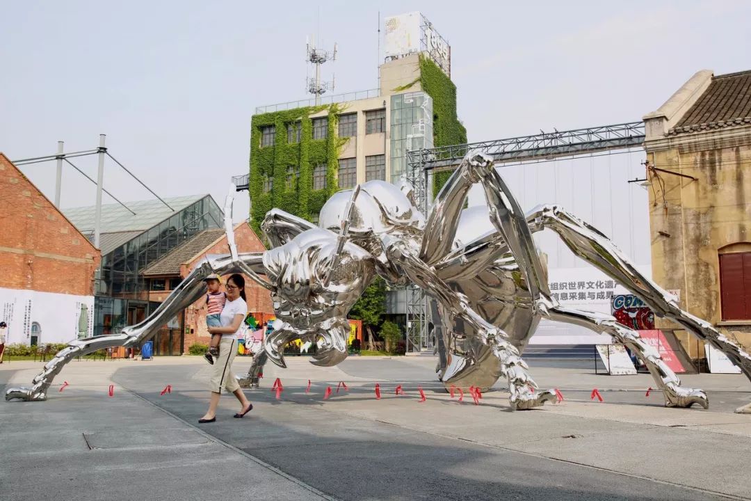 江苏同上海交界一桥之隔,上海苏州一河之隔