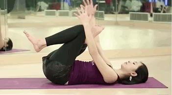 没有哪个女人能“笑”着走出这段时光，所有完美人设都是假装。