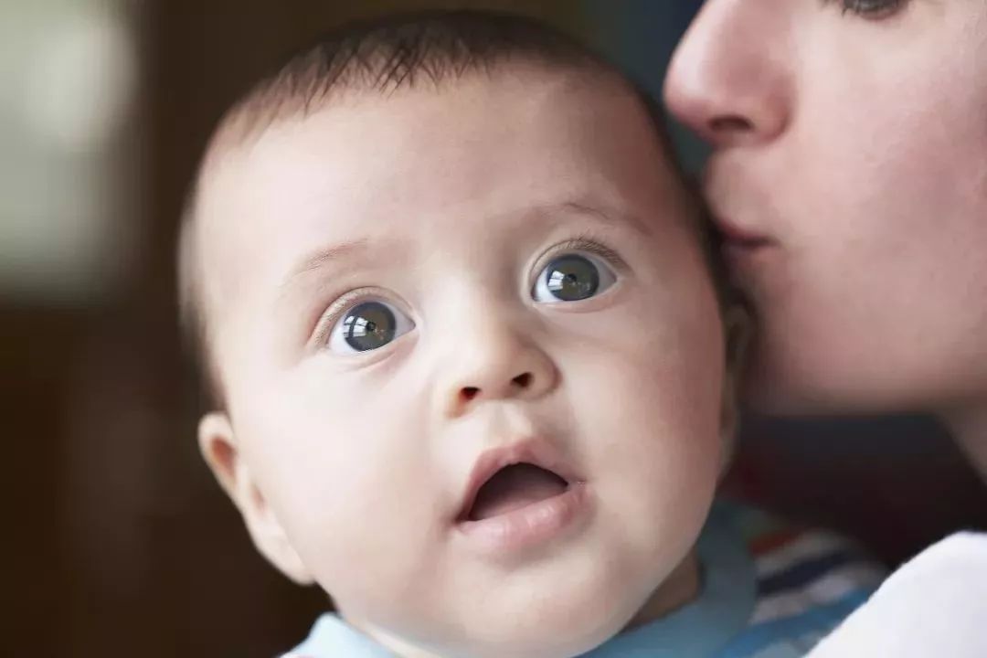 4岁孩子吃下两勺菜,4岁小孩吃下两勺菜