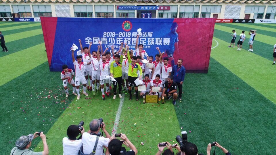 足球十大经典书籍,适合青少年看的足球励志书籍