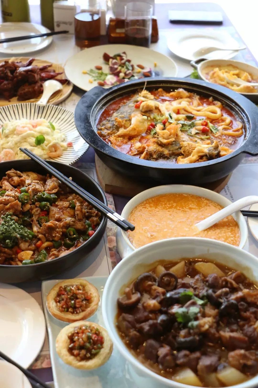 百万大学青年免费狂欢!AJ鞋展、街球大神空降,超多福利拿到手软!