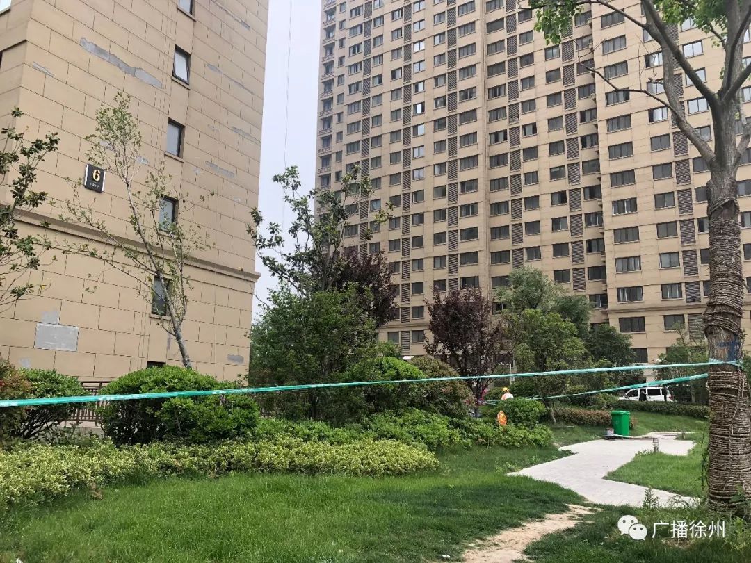 书香华府的房子墙面抹的是石灰吗,翰林华府墙体开裂