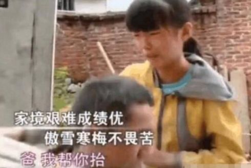 这19张照片暴露了父母的真面目,偷偷拍下的30张照片人性暴露无遗