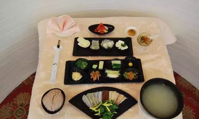 昆明吃过桥米线最好的地方,云南昆明潮玩店