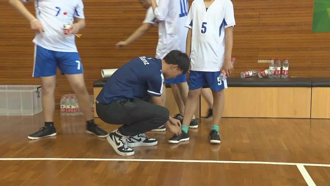 体会足球带给孩子们的喜怒哀乐,关爱来自星星的孩子的视频