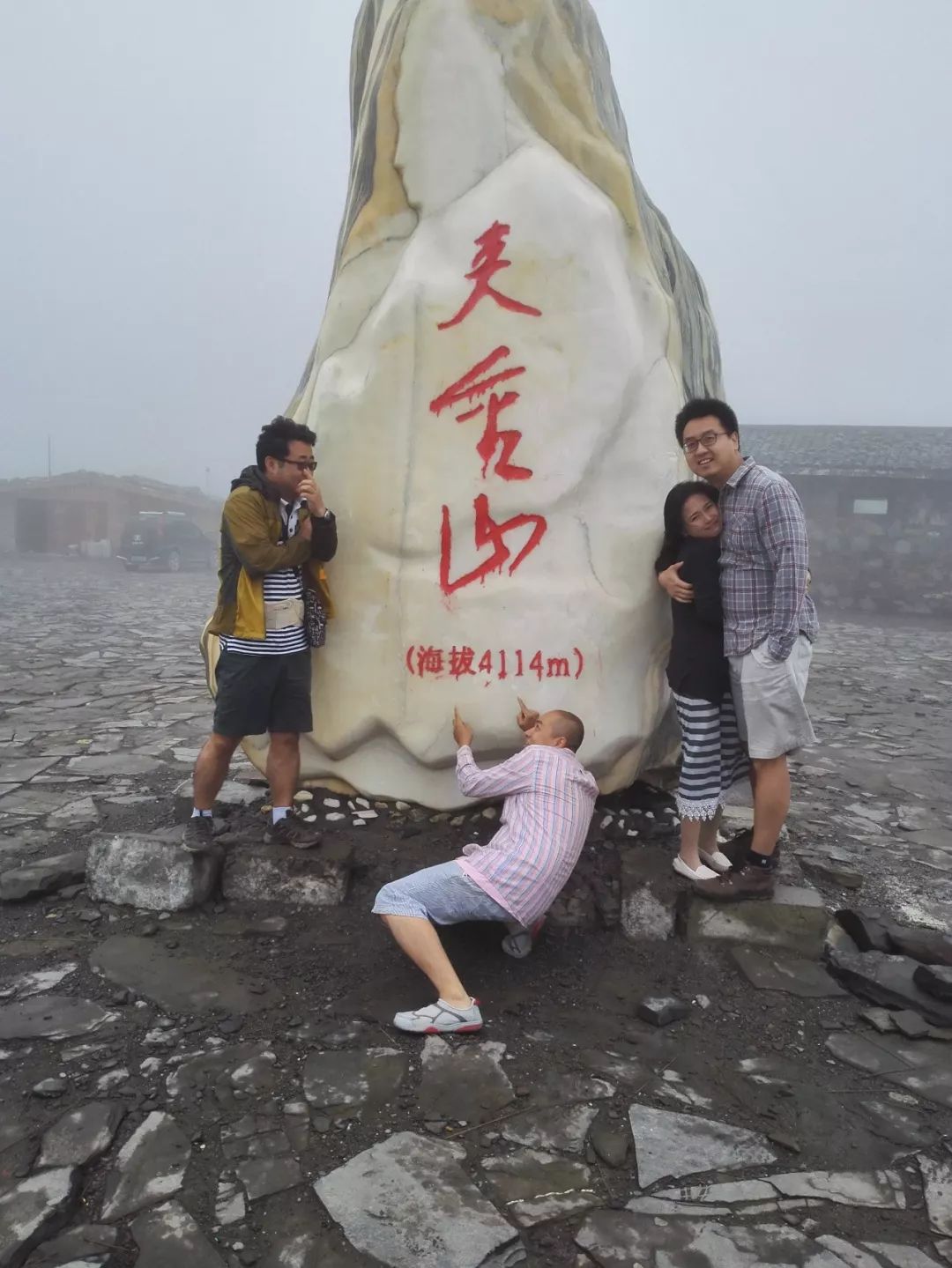 她地震中失去双腿,她在汶川地震失去双腿及女儿