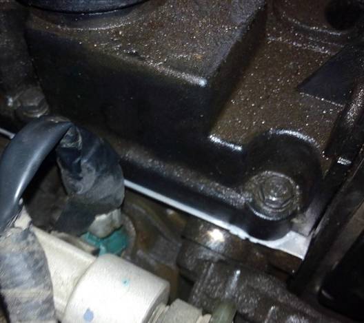 火花塞上有机油是怎么回事,火花塞上面有油怎么回事