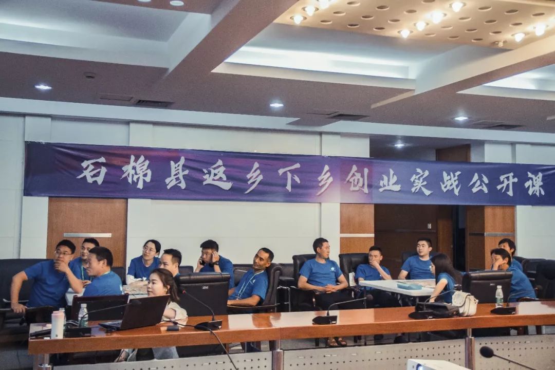 看表演吃美食,看表演吃自助的地方