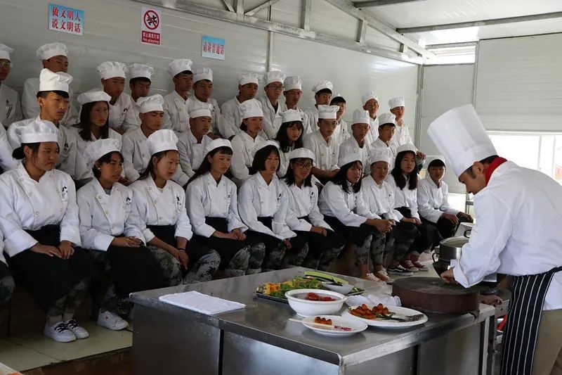 「定向培养、高薪就业」叉车驾驶、焊工、汽修、厨师、电装技能培训，学习技术好去处