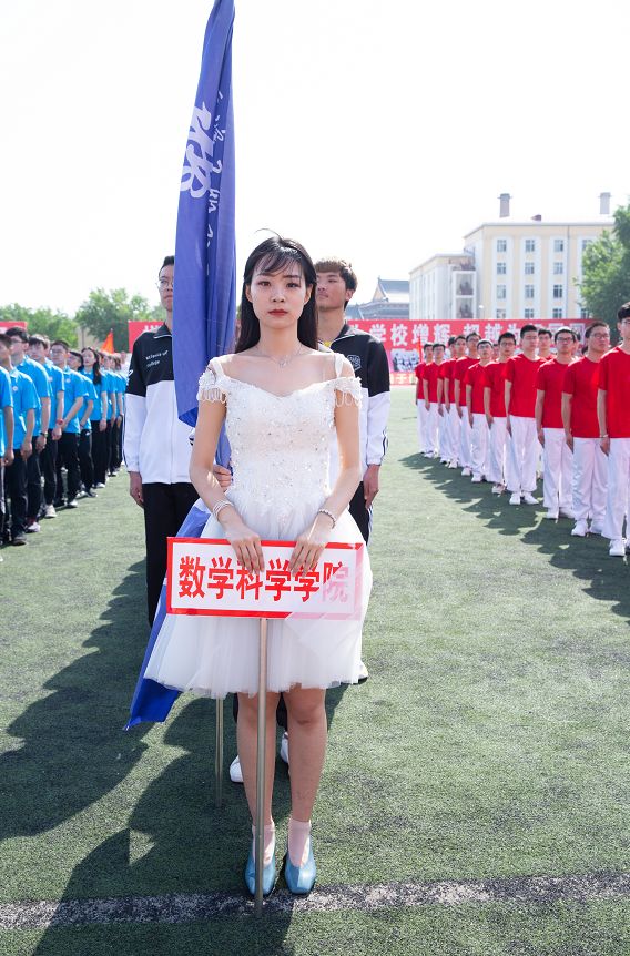 鍝堝皵婊ㄥ笀鑼冨ぇ瀛﹁繍鍔ㄤ細鍏堝濂崇,鍏堝濂崇