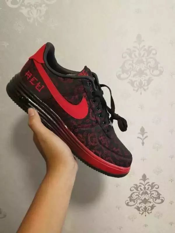 鸳鸯鞋怎样穿,穿鸳鸯鞋如何不尴尬