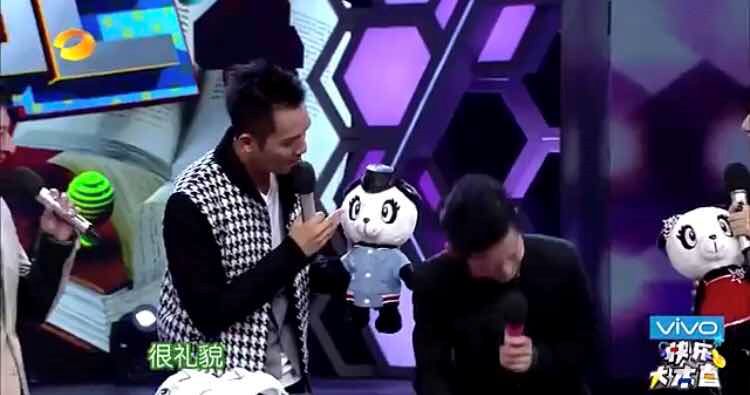 吴昕卖钟汉良礼物 (吴昕卖钟汉良礼物视频)