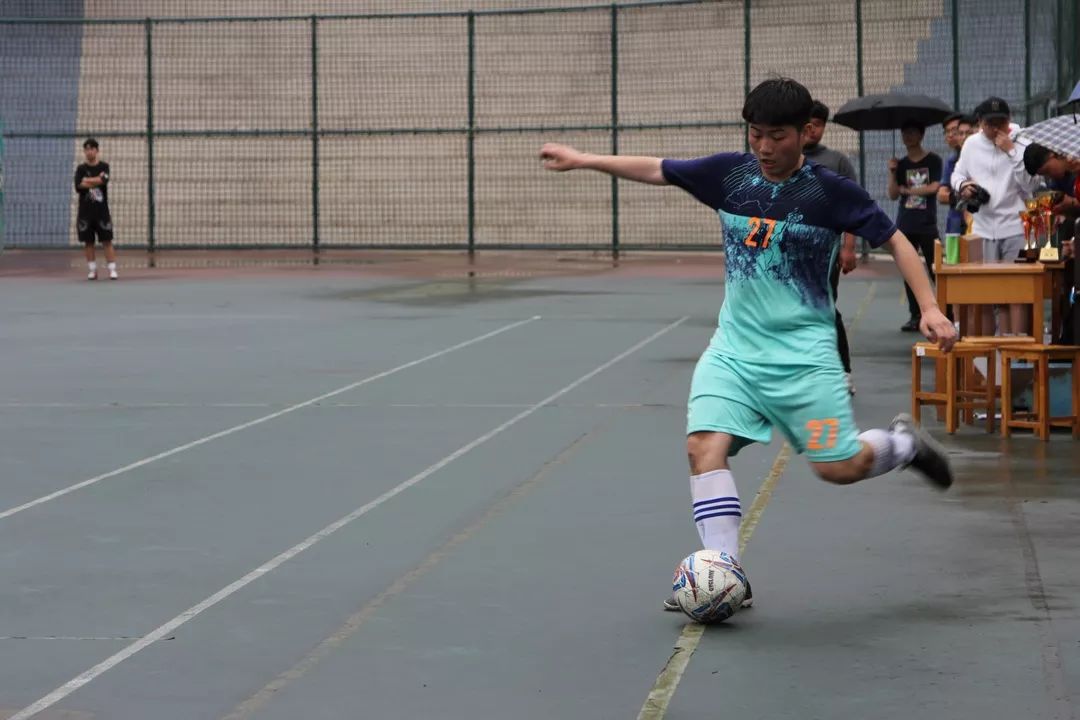 足球队勇夺冠军,喜报我校足球队喜获甲组乙级亚军