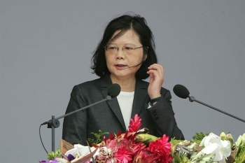 蔡办与华航勾结？台前“行政院长”给私烟丑闻来了个“大起底”