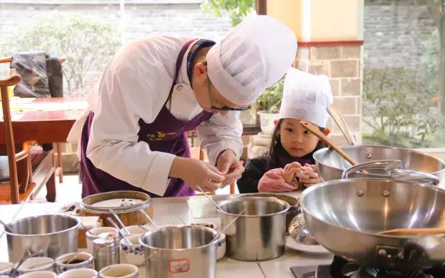 都江堰熊猫谷铲屎官报名,成都大熊猫铲屎官志愿者活动