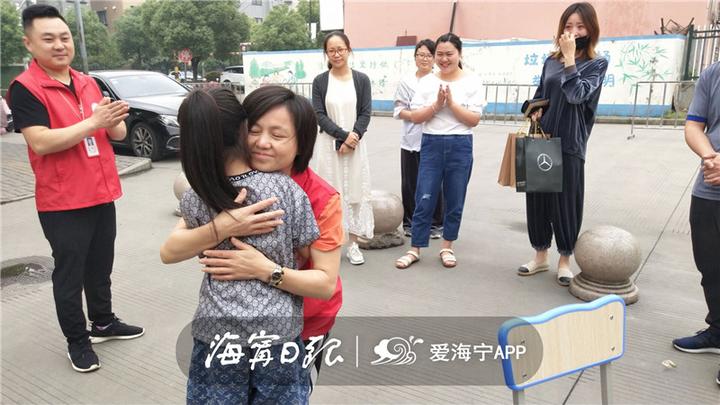 今天，海宁有61个小朋友收到神秘礼物，圆“小小心愿”