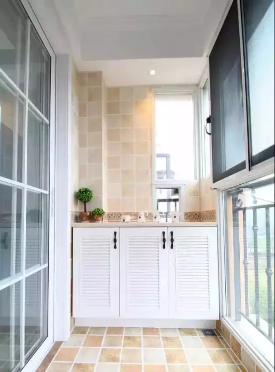 阳台上的天地柜,阳台上做橱柜地柜怎么做