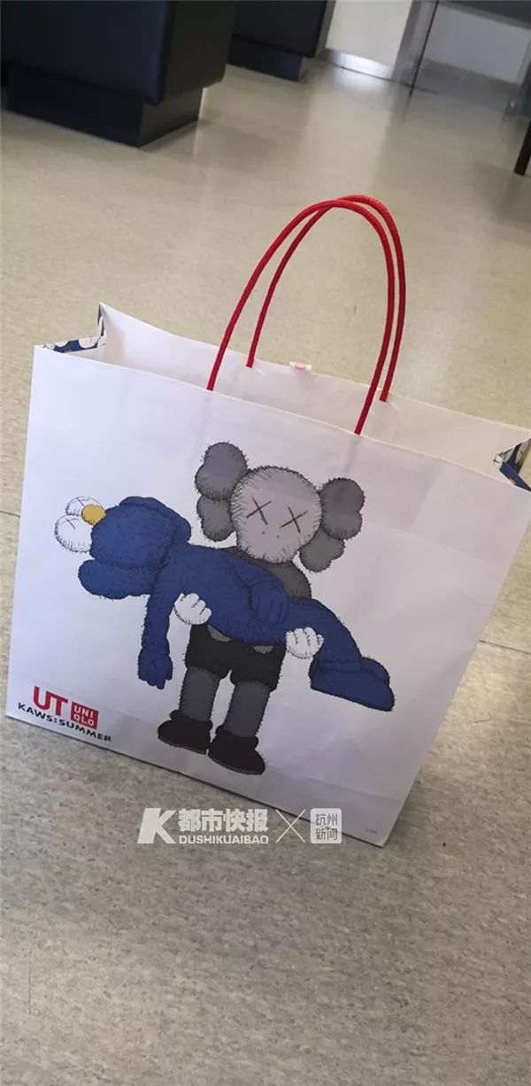 尺码都不看就疯抢,模特身上的扒走!今天一早,济南商场上演“疯抢大片”