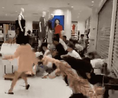 优衣库t恤迎抢购,优衣库抢购t恤