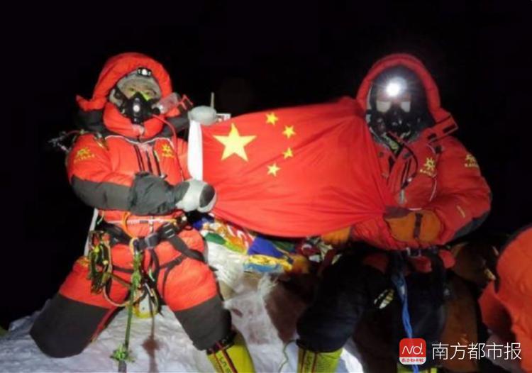 登珠峰堵车的真实经历,珠峰登顶大堵车