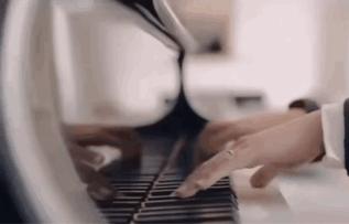 夏天被粉红色泡泡承包，嫁给爱情的女孩脸上都挂着糖霜