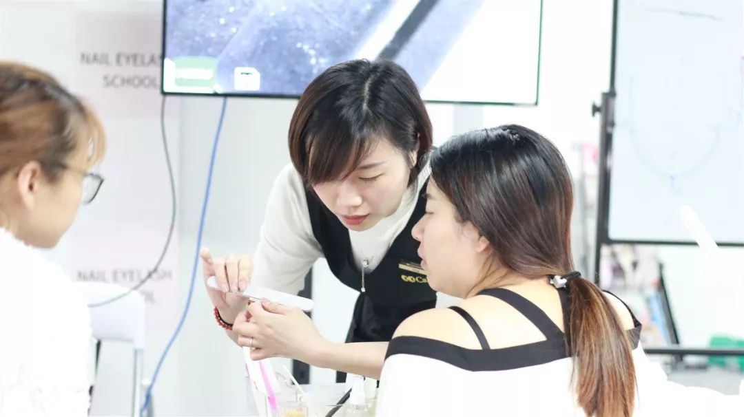 法式美甲魔镜粉多少钱 (施华洛世奇美睫)