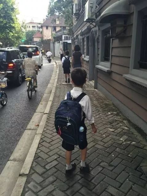 这所不鸡血的弄堂小学，凭什么每年吸引几千人挤破头报名