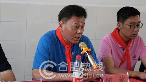 “公安·科教”公益助学行——爱心企业燕子食府走进利辛县永顺社区