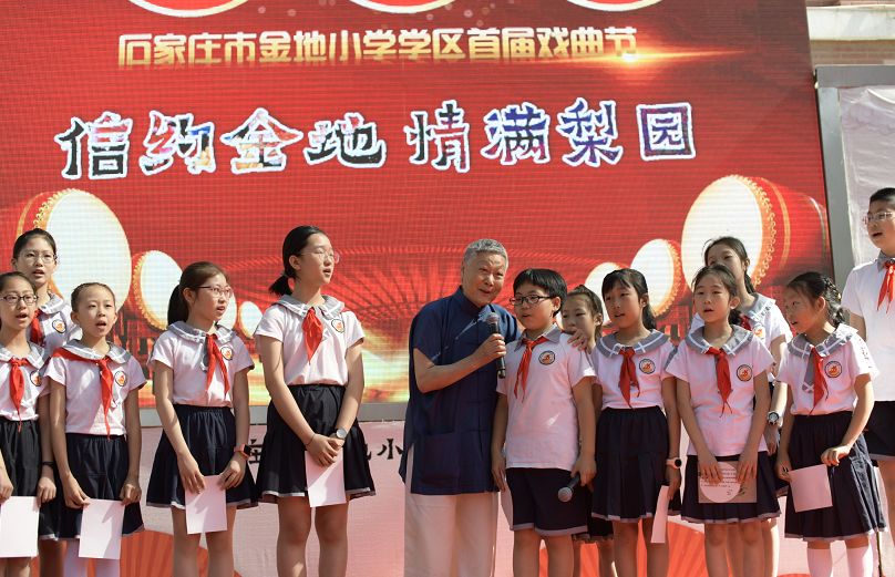 裴艳玲一行“六一”前走进校园助力金地小学首届戏曲节