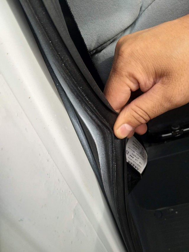 南京依维柯刹车指示灯亮怎么回事,依维柯行驶中突然熄火是什么原因