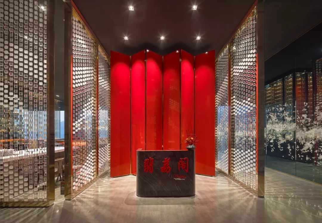 走南闯北头一遭|睡进国际汽联二级赛车场是怎样一种体验？