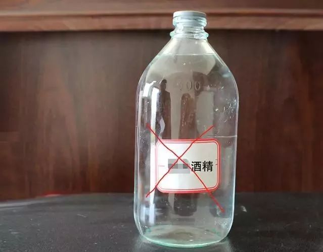 酒精可以擦电视液晶显示屏吗,电视屏幕别乱擦学会正确方法