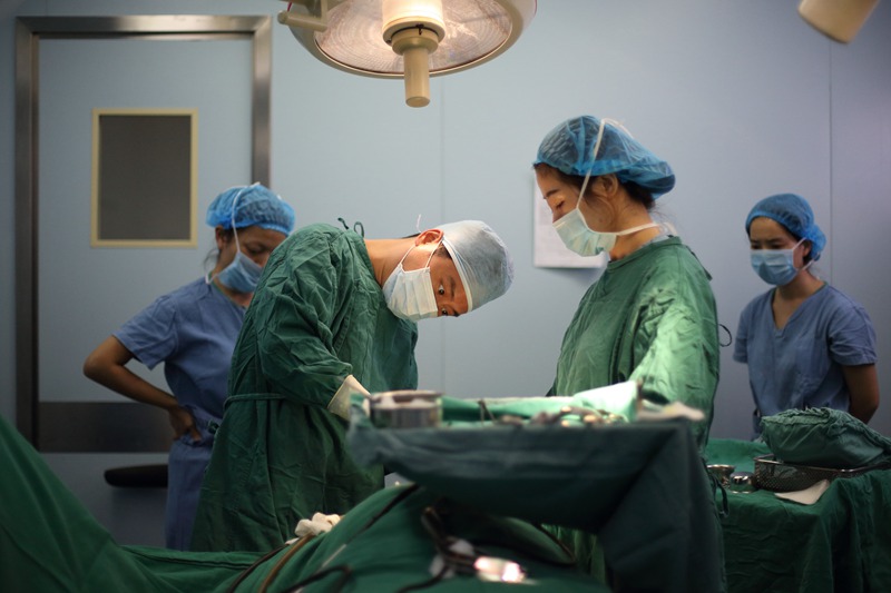 再丑不能丑孩子?法国整容低龄化引争议