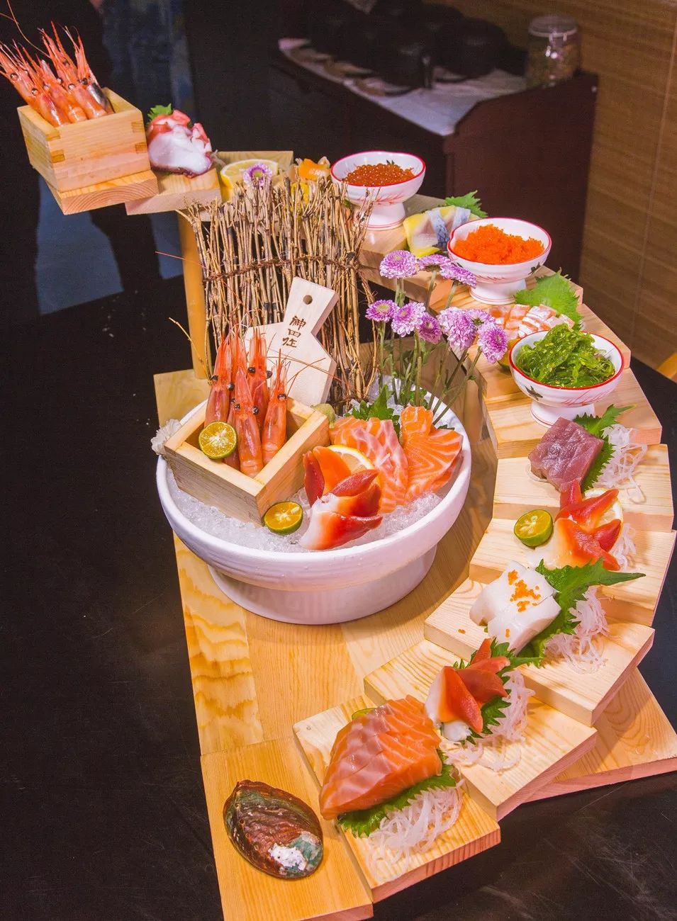 镇江宝藏日料店!15层生猛「云梯刺身」无限续,120+种自助不限量