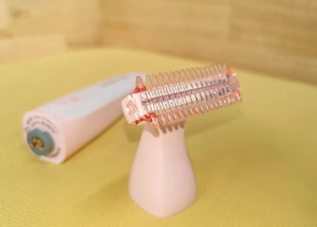 夏天出门穿衣服忘记穿裤子了,夏天到了穿毛裤