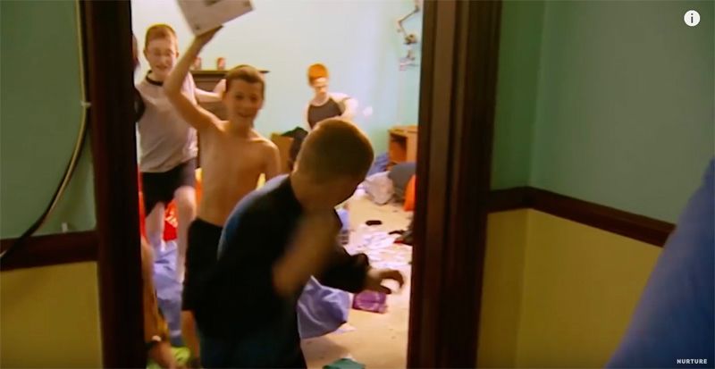 没有大人只有孩子一起住,没大人管的小孩