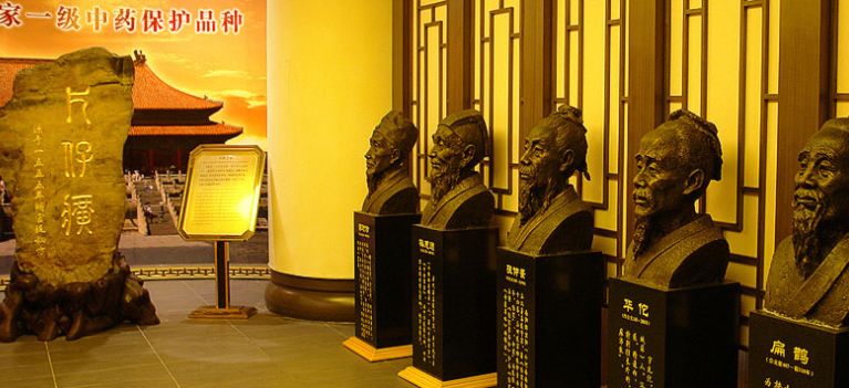 眼里写满故事脸上不见半点风霜,眼里写满故事脸上不见风霜的女子