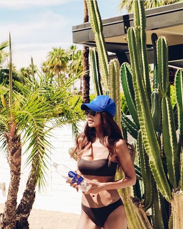 42岁翘臀“老阿姨”迷倒小16岁男友:年龄从来都不是借口