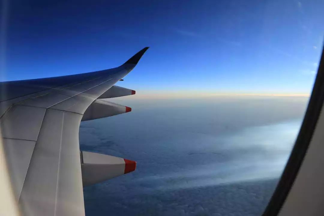 体验19个小时飞机,体验时间最长的航班