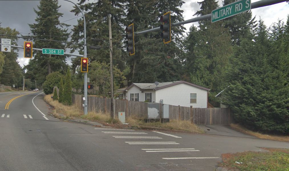 金县最危险的路口同一栋房子已第四次遭失控车辆的冲撞