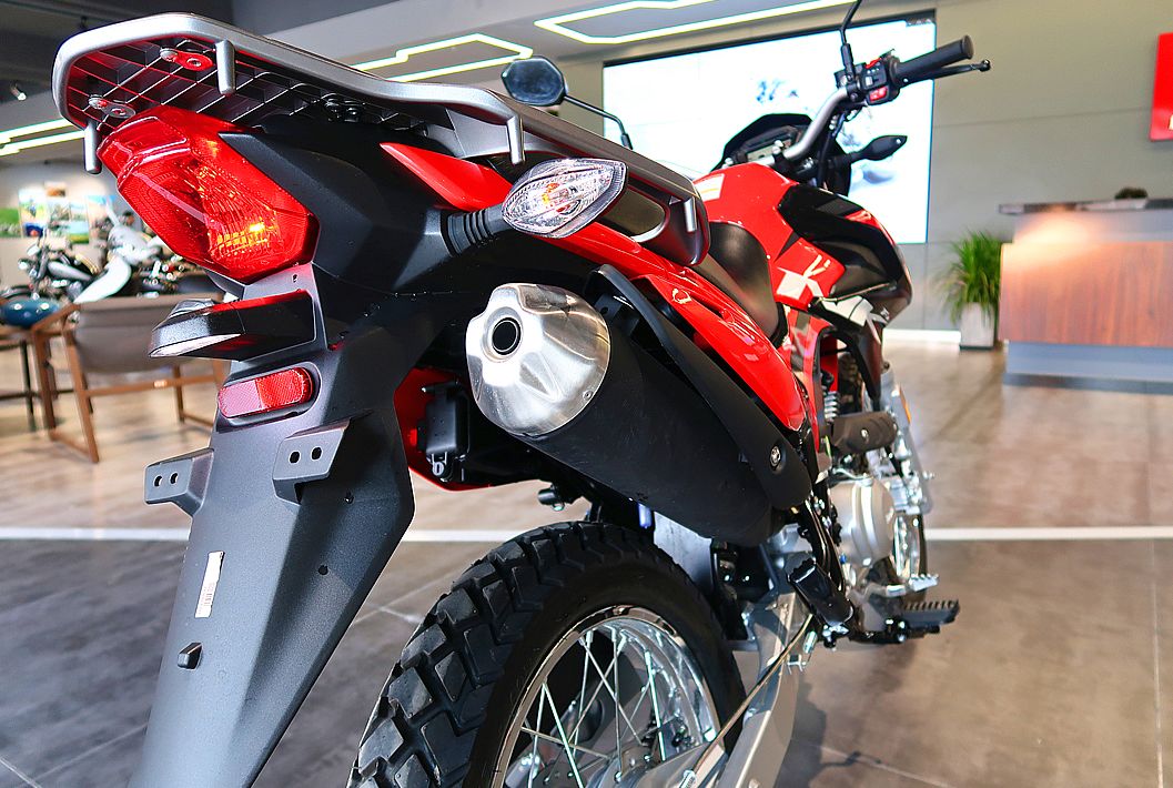 nk150豪爵对比阿普利亚terra150,到店新车视频