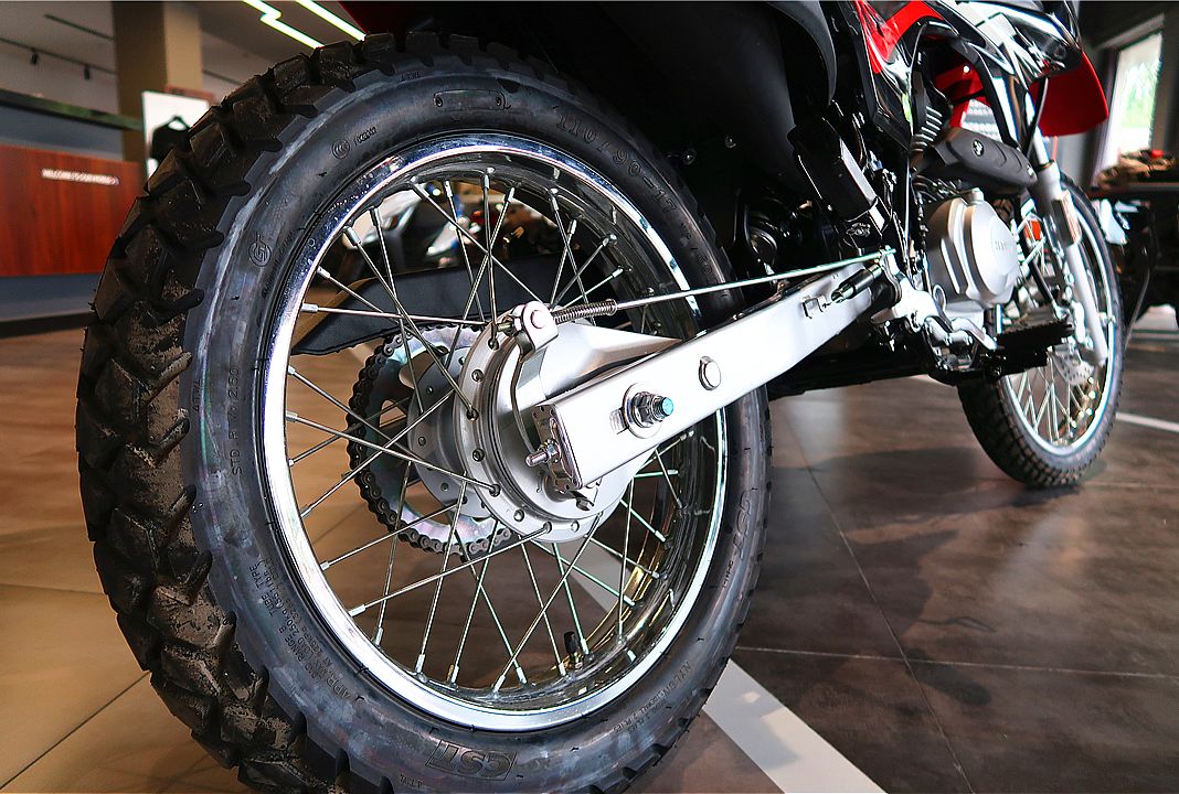 nk150豪爵对比阿普利亚terra150,到店新车视频