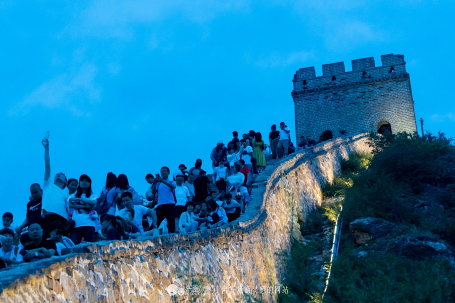 提灯游司马台长城,看古北水镇的温婉夜