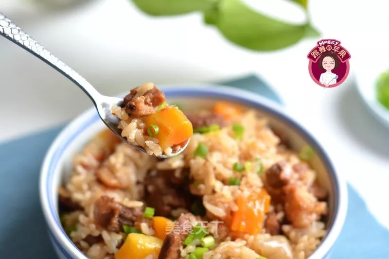 10分钟搞定的懒人焖饭有肉有菜 (懒人焖饭一锅就搞定重点是巨好吃)