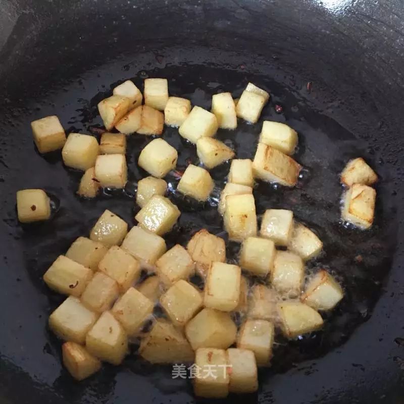 10分钟搞定的懒人焖饭有肉有菜 (懒人焖饭一锅就搞定重点是巨好吃)