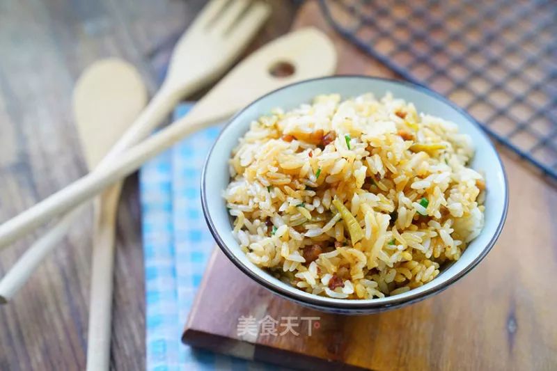 10分钟搞定的懒人焖饭有肉有菜 (懒人焖饭一锅就搞定重点是巨好吃)