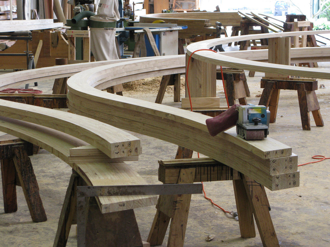 让这个红杉树上的餐厅来实现你儿时的树屋梦想