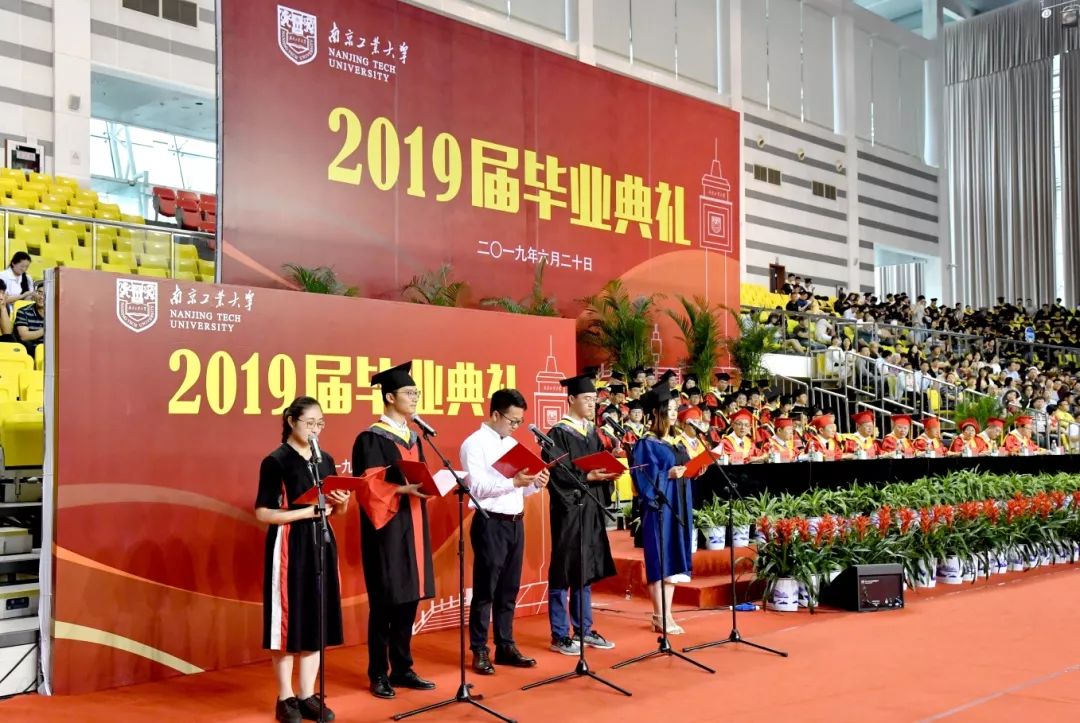 我们毕业了的感人事件,学生们毕业了感动哭了